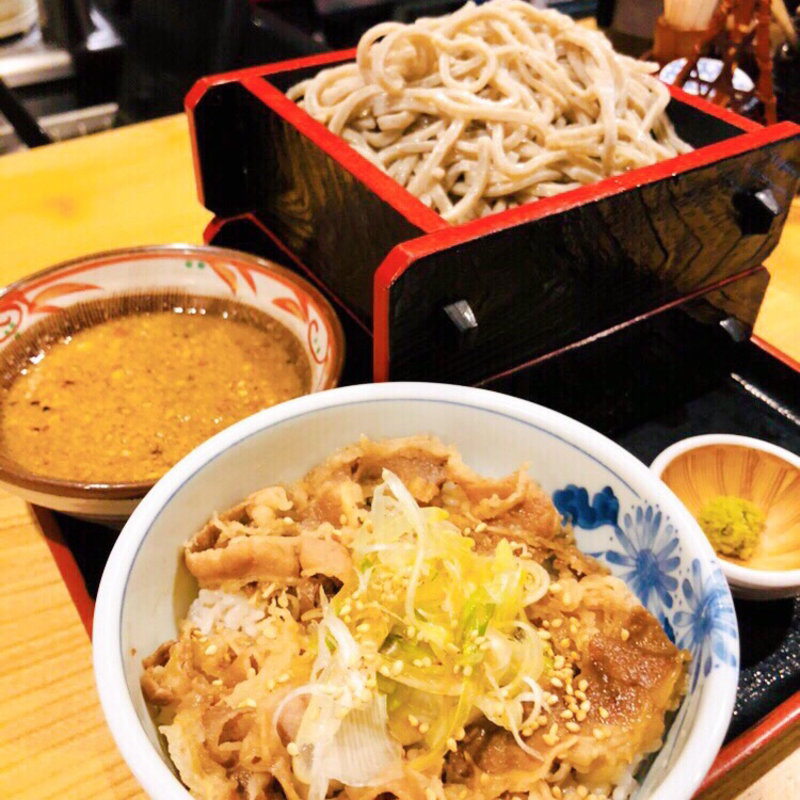焙煎木の実 つけせいろ 牛しぐれ丼(香るつけ蕎麦　蕎麦花 )