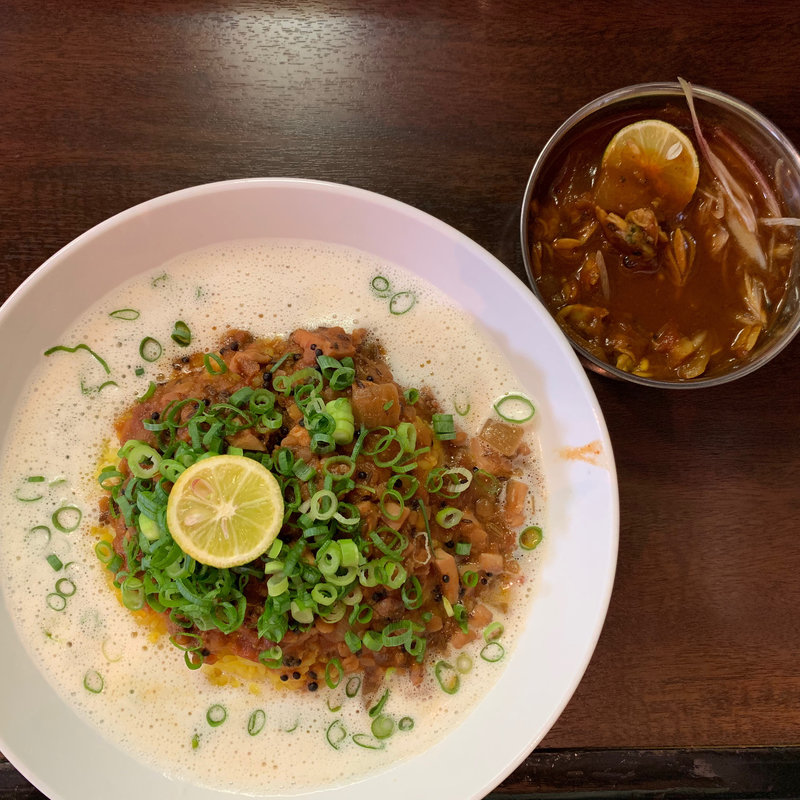 「真イカ、濃厚エスプーマ」＆「スーパーあさりデビル」のあいがけ(マガリーダッタ)