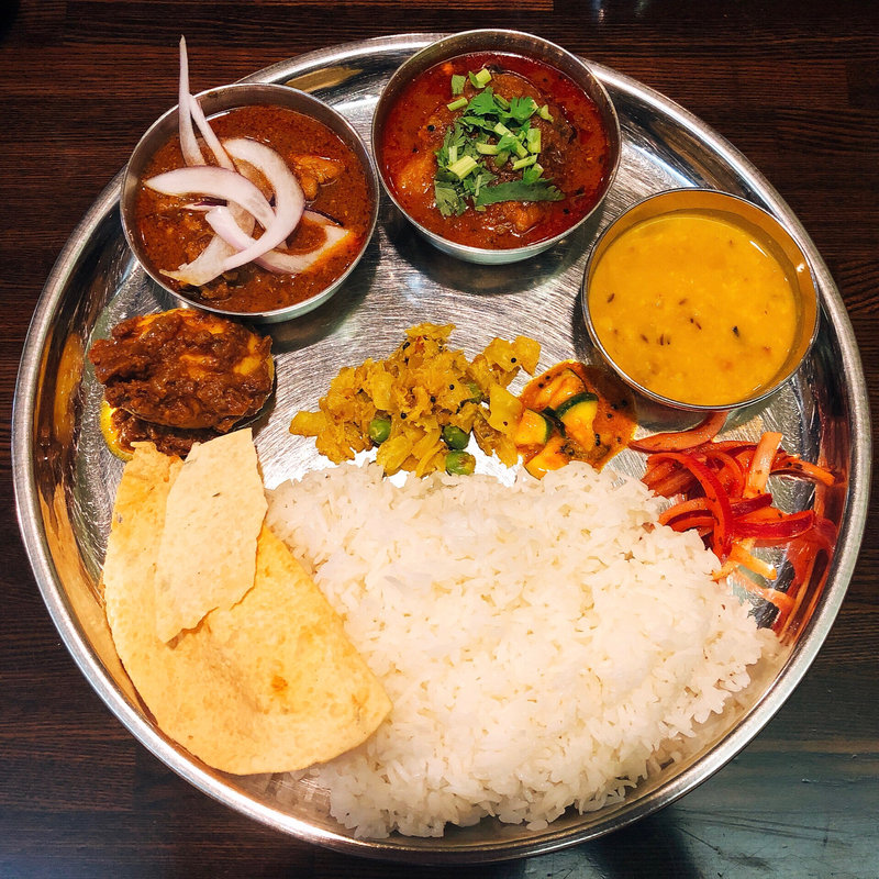 カレー2種Aセット(ポークビンダルー、ベンガルフィッシュ秋刀魚)(Spicy cafe RAJA)