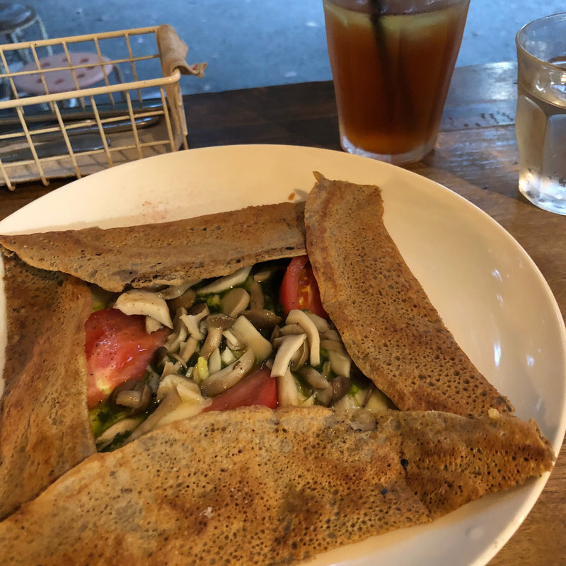 フレッシュキノコとトマトのジェノベーゼ(カフェ・ドゥ・リエーヴル うさぎ館)