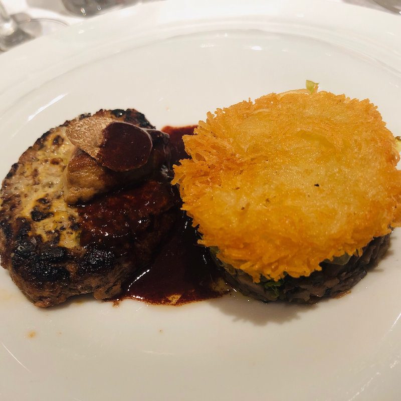 オーストラリア産短角牛モモ肉のステーキ・アッシュ フォアグラと秋トリュフ 赤ワインソース(アルカナ 東京 （【旧店名】アルカナ 東京 カラト）)