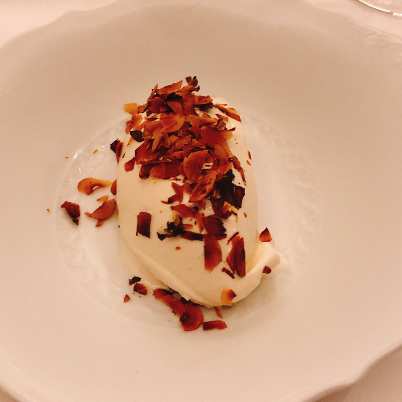 濃厚ミルクのジェラート ヘーゼルナッツロースト(ペレグリーノ)