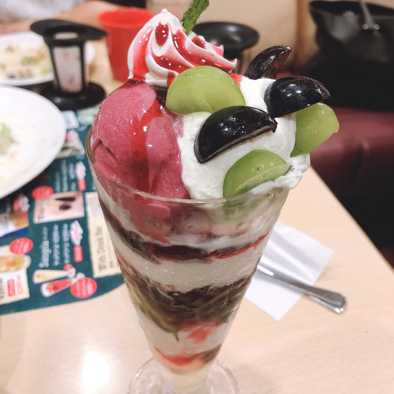 信州産2色ぶどうのパフェ(ジョナサン 赤羽西店)