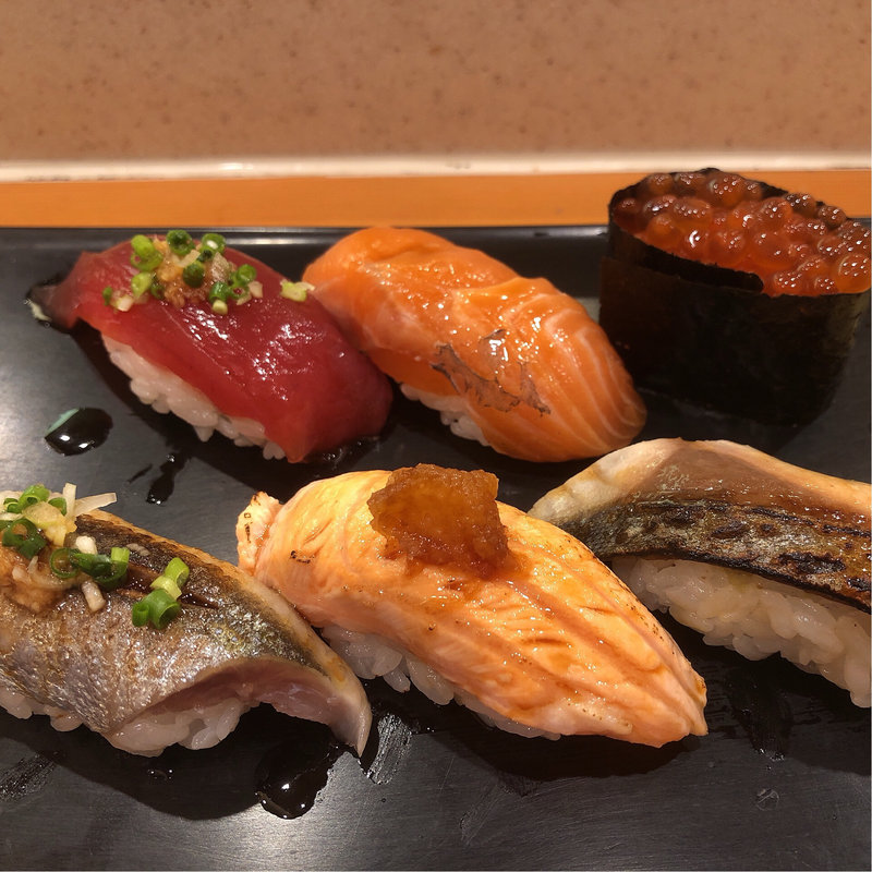 秋の三種盛と秋の炙り三種盛(築地 すし好 神楽坂店 )