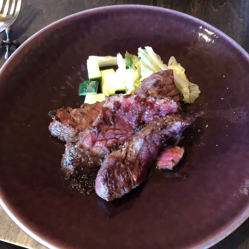 ブラックアンガス牛ザブトンのステーキ(CAMELEON)