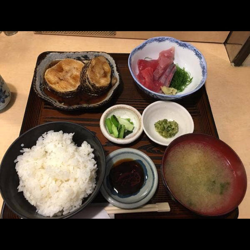 銀むつ煮と刺し身の定食(さわら )