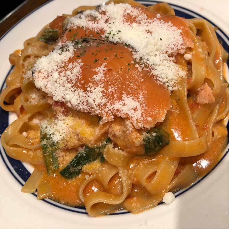 炙りサーモンとほうれん草のトマトクリーム(ヤキスパ TANTO 池袋店 （ヤキスパ タント）)