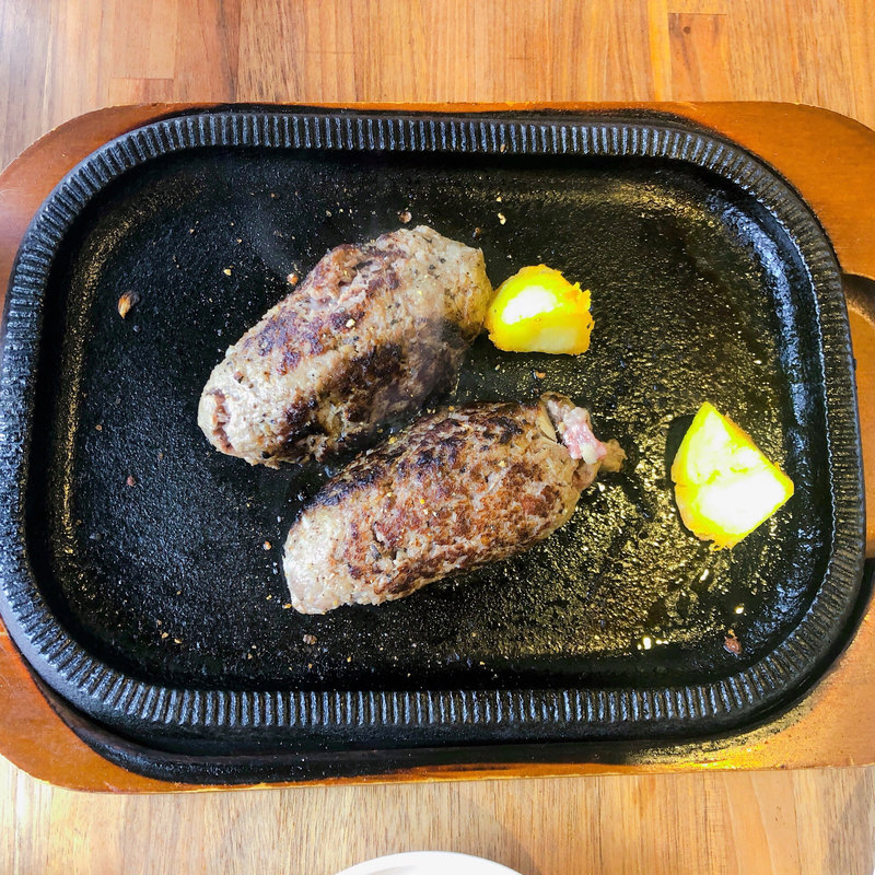 ハンバーグ(肉と葡萄酒 跳牛)