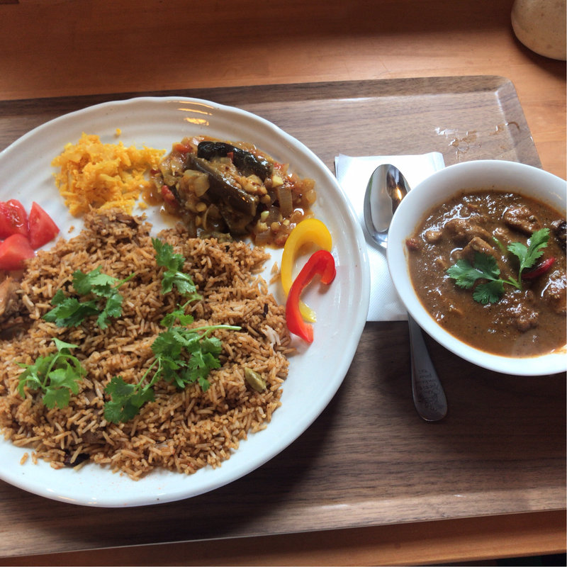 Aセット(ビリヤニ、カレー、野菜料理)(スプーンソング)