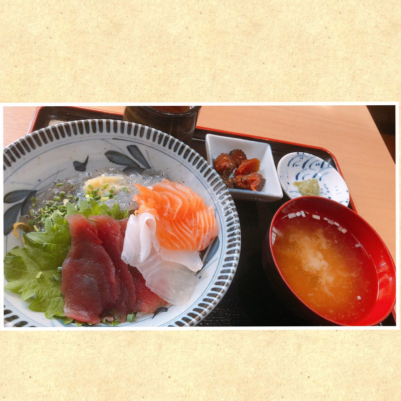 海鮮しらす丼(湘南しらす直売所 たな丸)