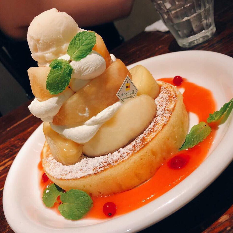 桃のパンケーキ(カフェ アクイーユ 恵比寿)