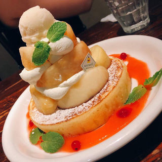桃のパンケーキ(カフェ アクイーユ 恵比寿)