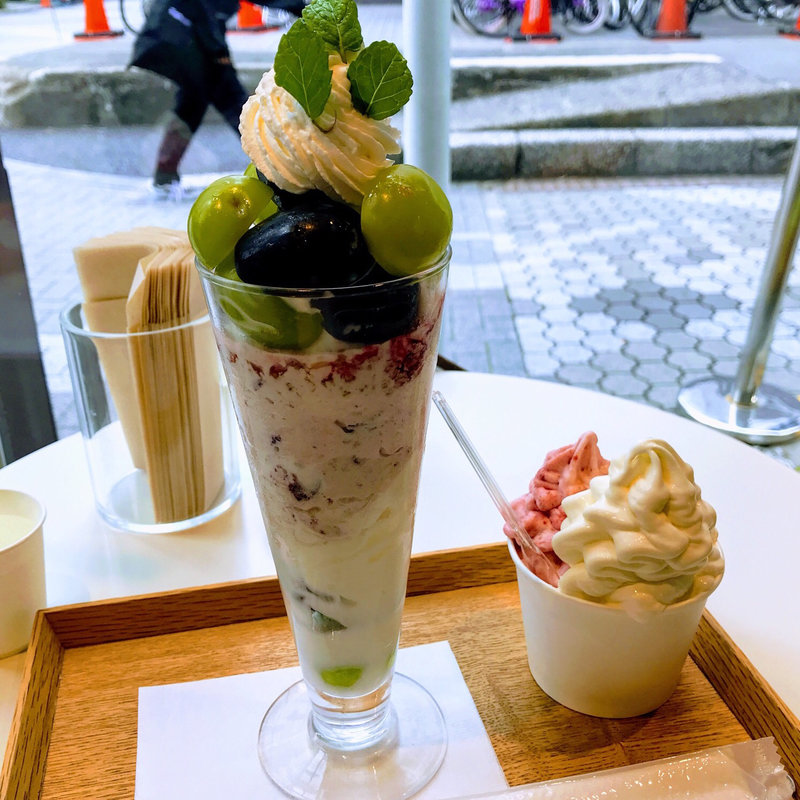 生フローズンヨーグルト　　ダブル　　　ミックスベリーとクリームチーズ(ウッドベリーズ 本店)