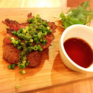 厚切り牛タンステーキ(肉バル ノダニク)