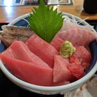 本マグロ地魚丼(小田原魚河岸でん)