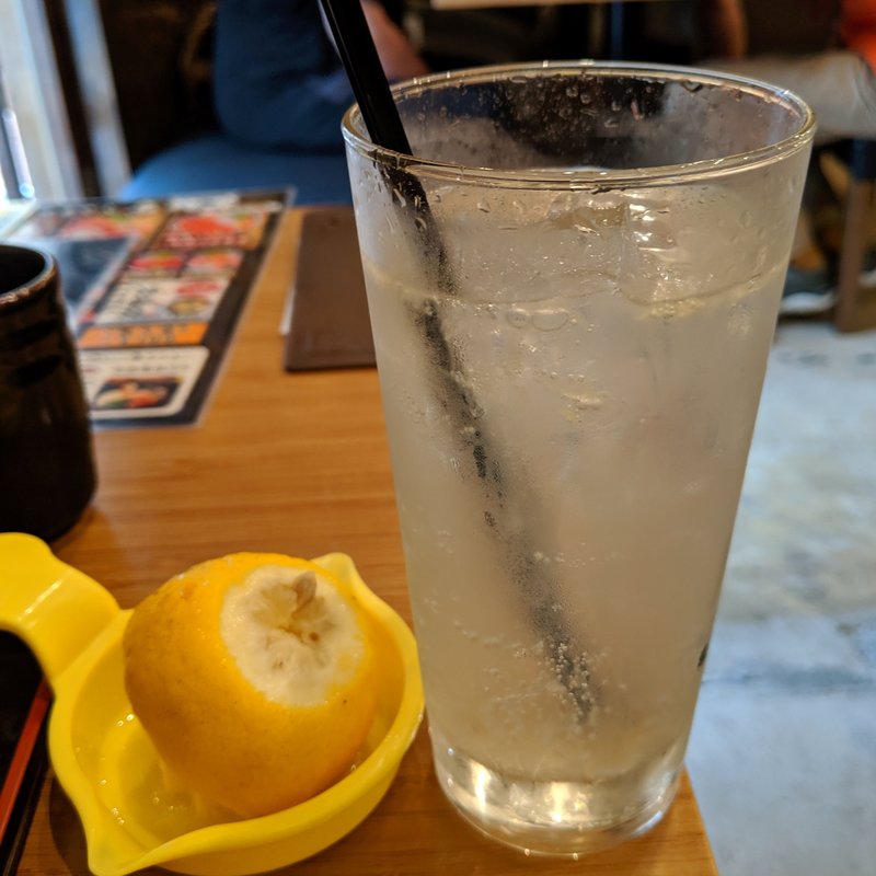 生搾り小田原レモンサワー(小田原魚河岸でん)