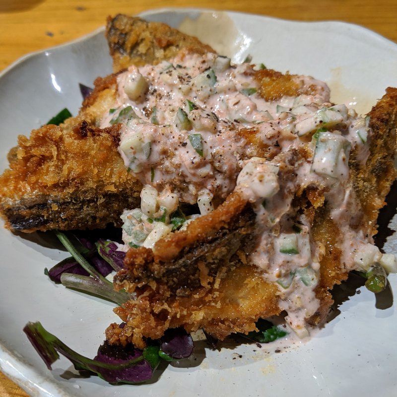 小田原カマス揚げを和タルタルで(彩酒亭 洞(サイシュテイ ホラ)居酒屋)