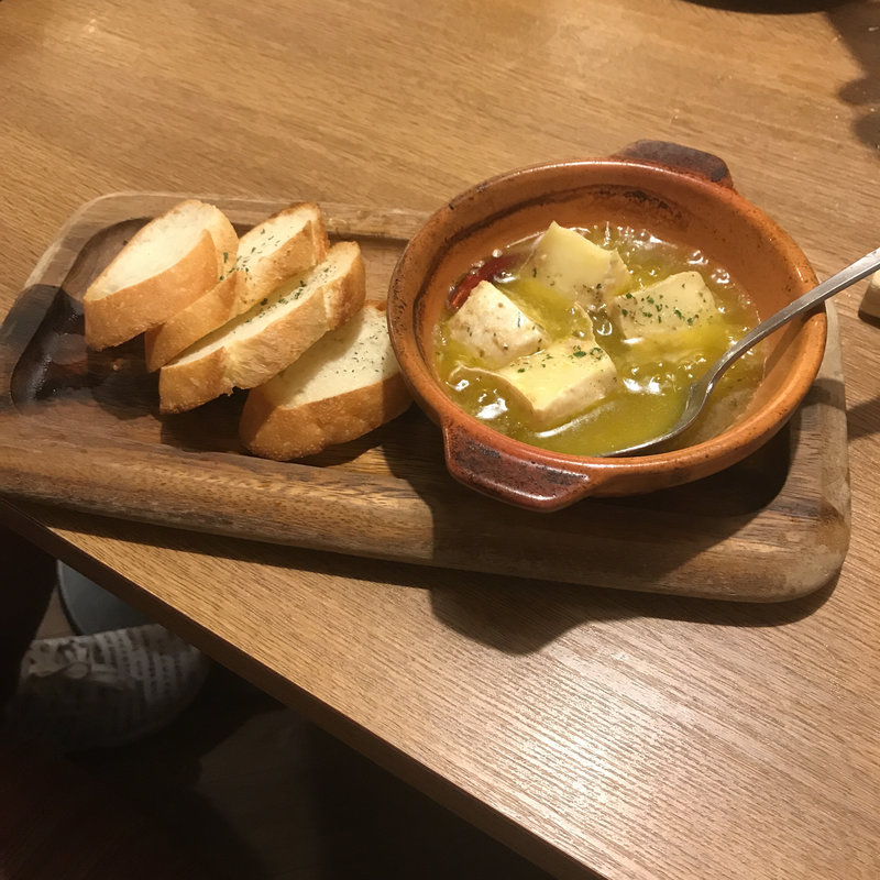 カマンベールチーズのアヒージョ(BOT T I)