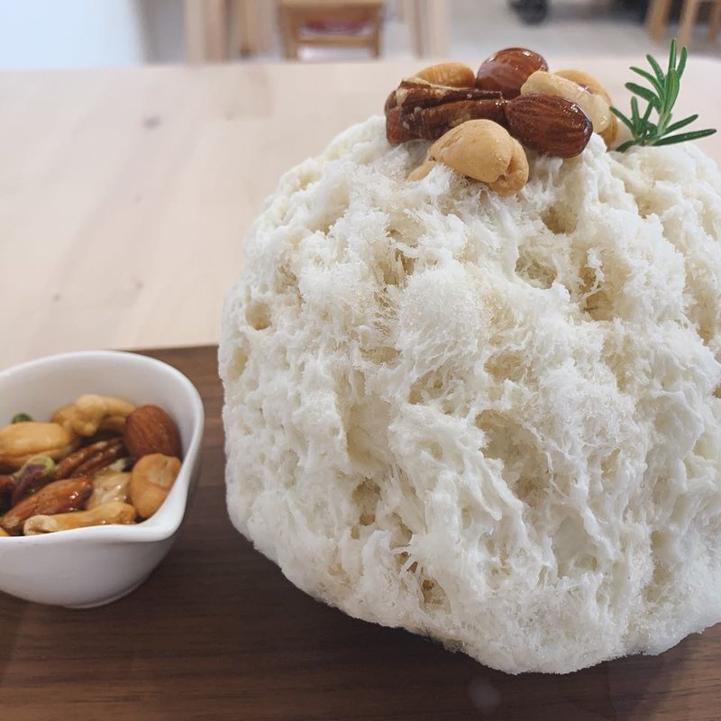 ゴルゴンゾーラメープルナッツ(かき氷専門店SANGO)