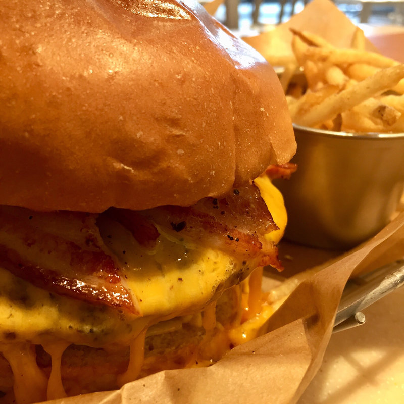 ベーコンチーズバーガー(J.S. BURGERS CAFE マークイズ福岡ももち店)