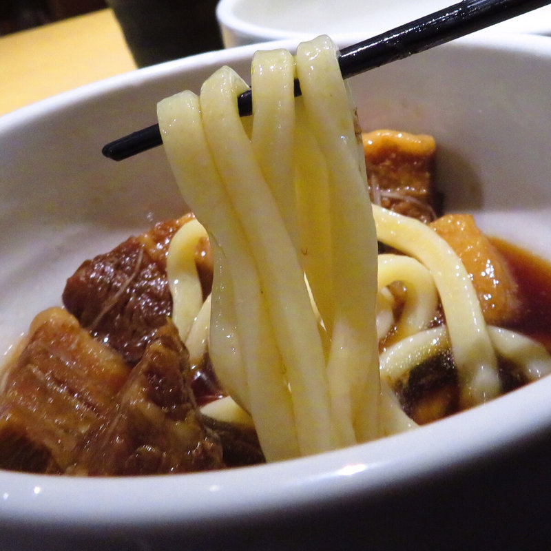 やわらか角煮のうどん(おうどんや るりお)