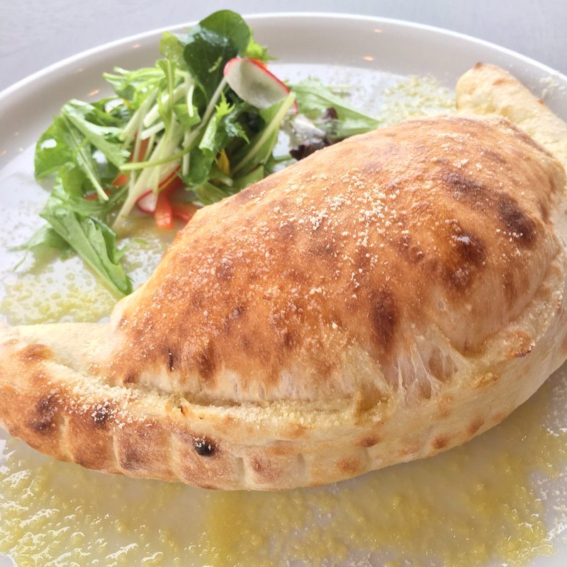 カルツォーネ(Dining Bloom(旧店名 ジャルダン・デ・テ))