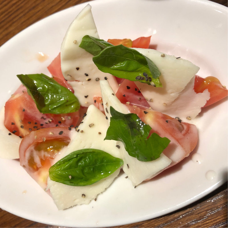 トマトのモッツァレラチーズ バジル(ヤキスパ TANTO 池袋店 （ヤキスパ タント）)
