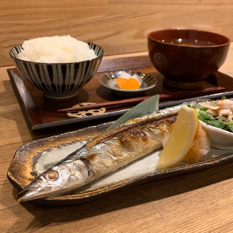 さんまの塩焼き定食(土鍋ごはん 米三 西麻布店)