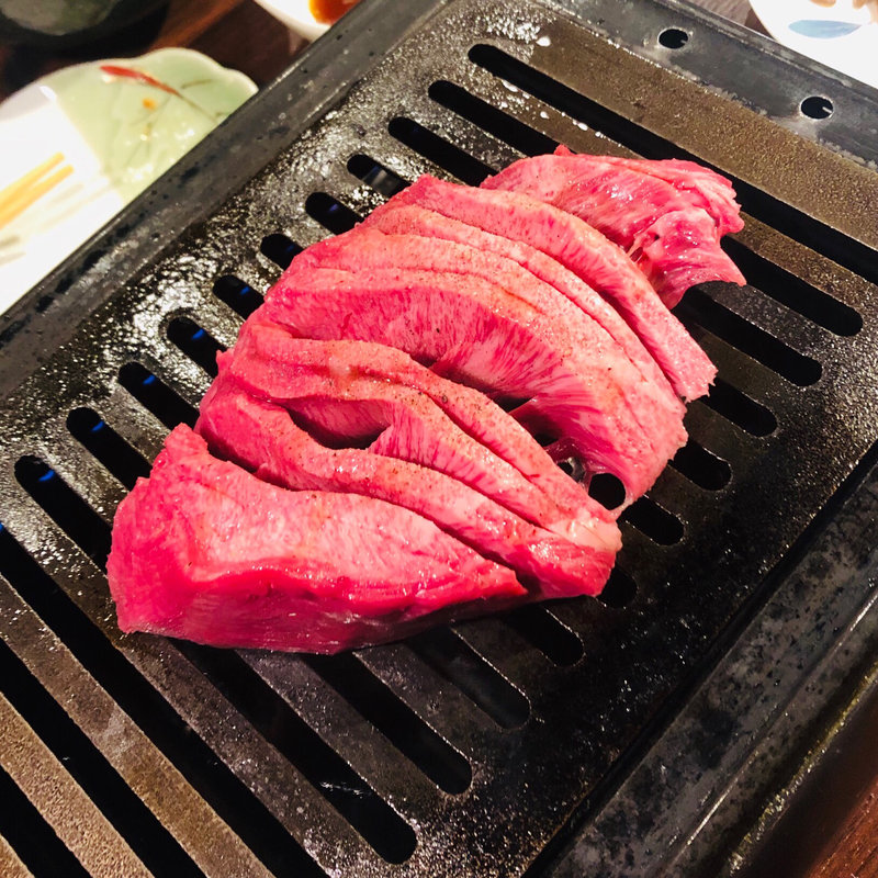 タンステーキ(牛旬三郎)