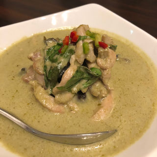 ゲーン・キアオ・ワーン・ガイ(鶏肉のグリーンカレー)(サイアムガーデン)