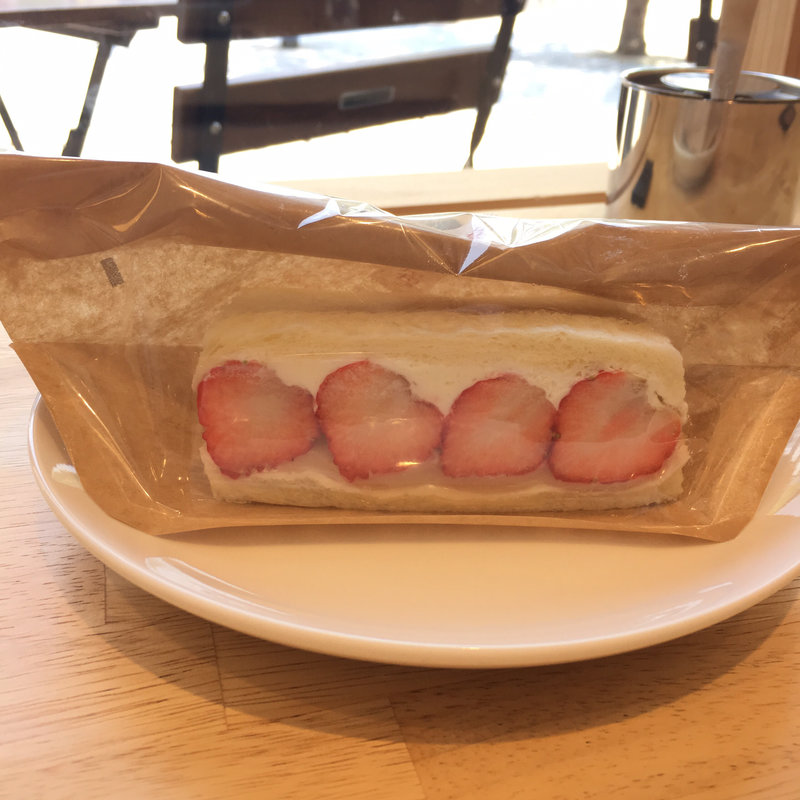 いちご大福(パンとエスプレッソと 南森町交差点)