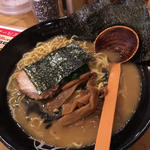 醤油とんこつラーメン (九十九ラーメン 恵比寿本店)
