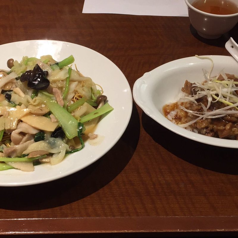 あんかけ焼そばと牛スジ大根煮込み丼(小燕京)
