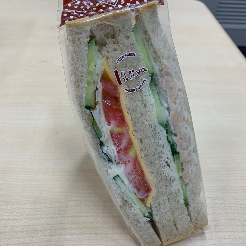 ライ麦食パン野菜サンド(石井屋 （いしいや）)