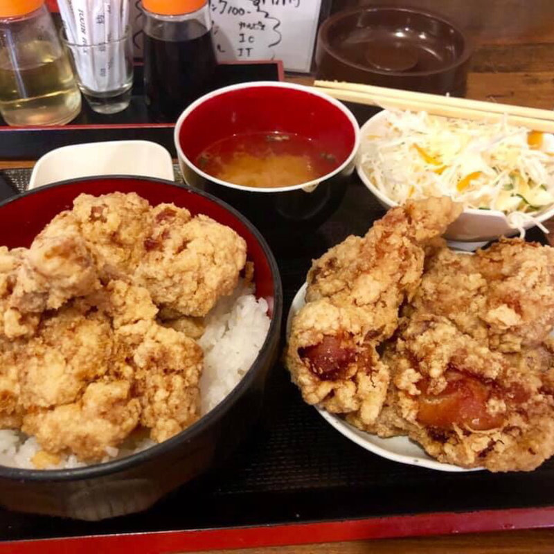 でか盛り唐揚丼(ひなたかなた)