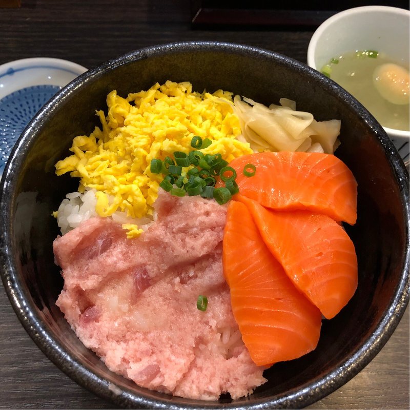 二色丼（ネギトロ・サーモン）(まぐろのなかだ屋)