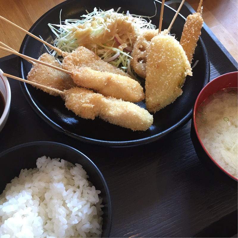 お肉メインのモリモリス定食(串かつモリス 西鉄香椎駅前店)