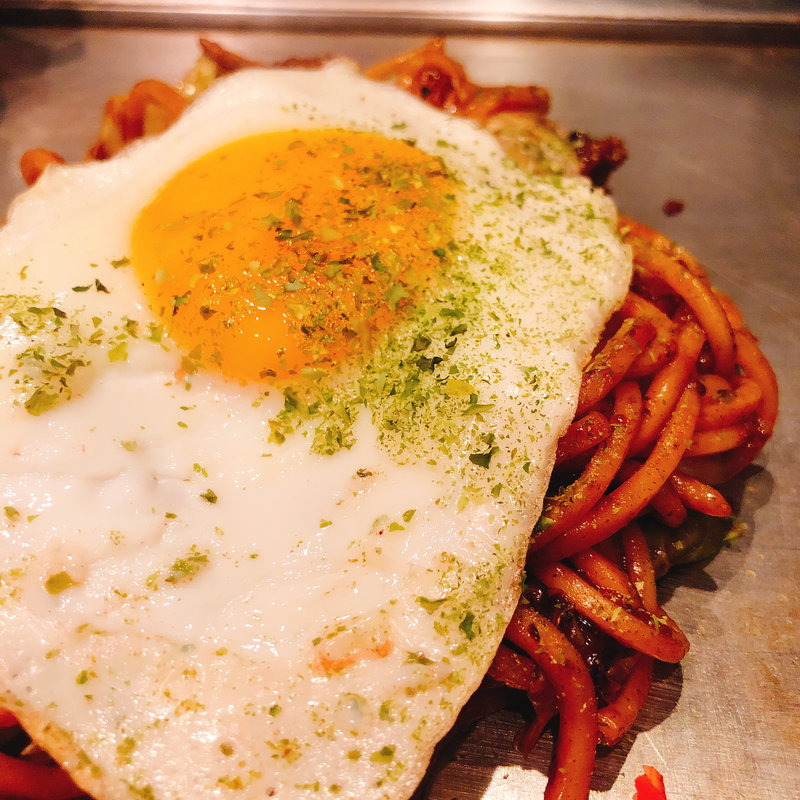 【目玉焼きのせ焼きそばセット】(あんばらんす)