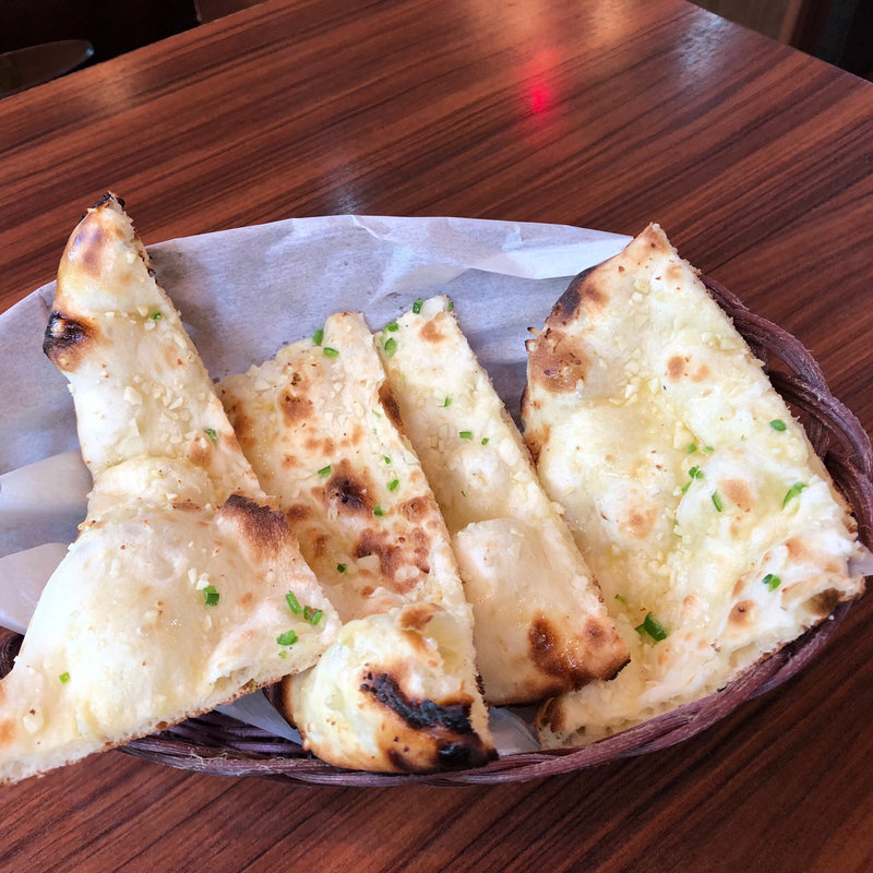 ガーリックナン  (インド料理 Milan 香里ヶ丘店)