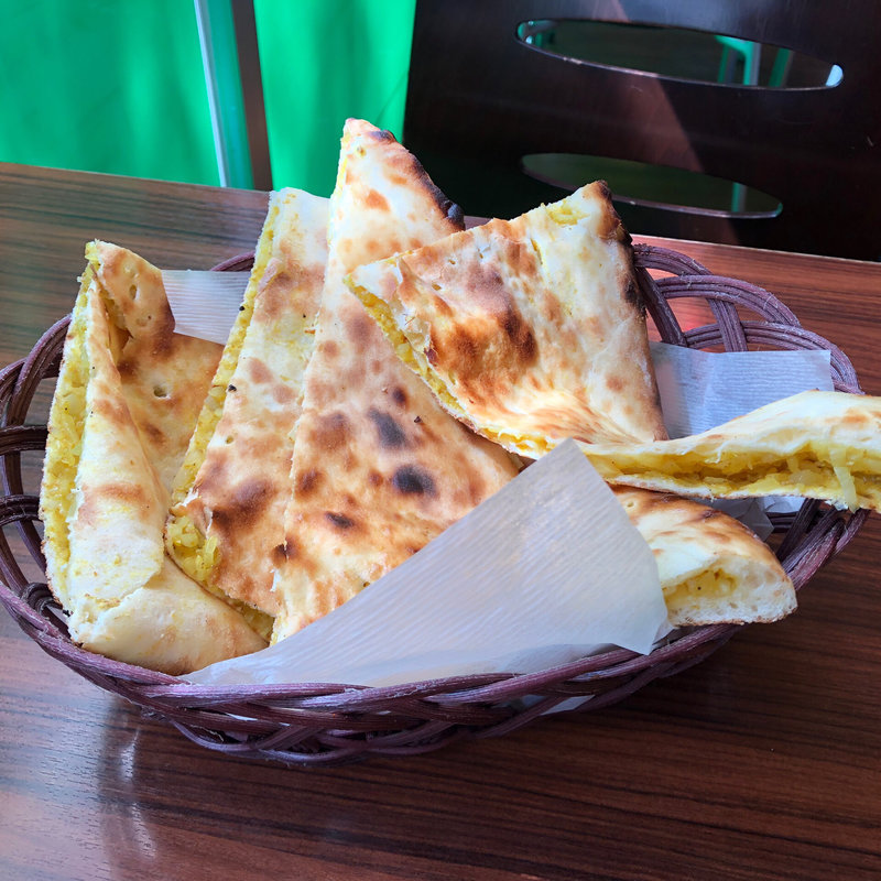 オニオンナン(インド料理 Milan 香里ヶ丘店)