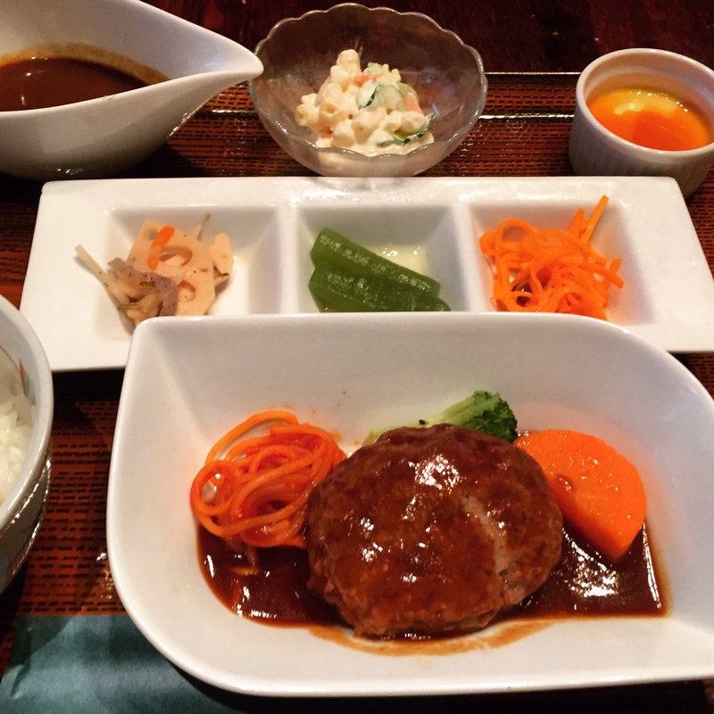 【 洋食小鉢膳 】(グリル満天星 麻布十番 丸ビル店（グリルマンテンボシアザブジュウバン）)