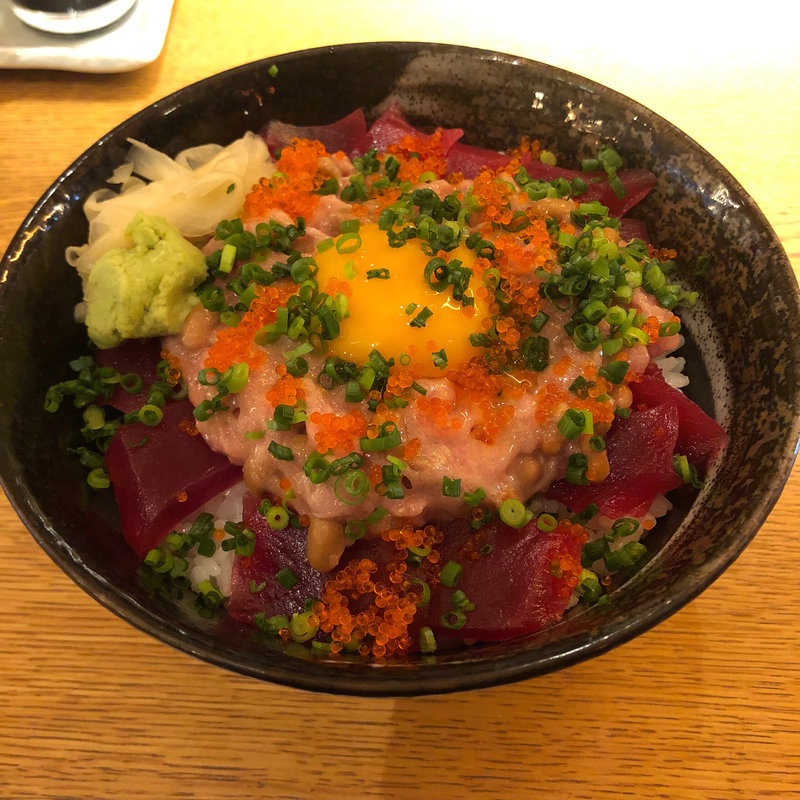 マグロ納豆爆弾丼(板前寿司 赤坂みすじ通り店 )