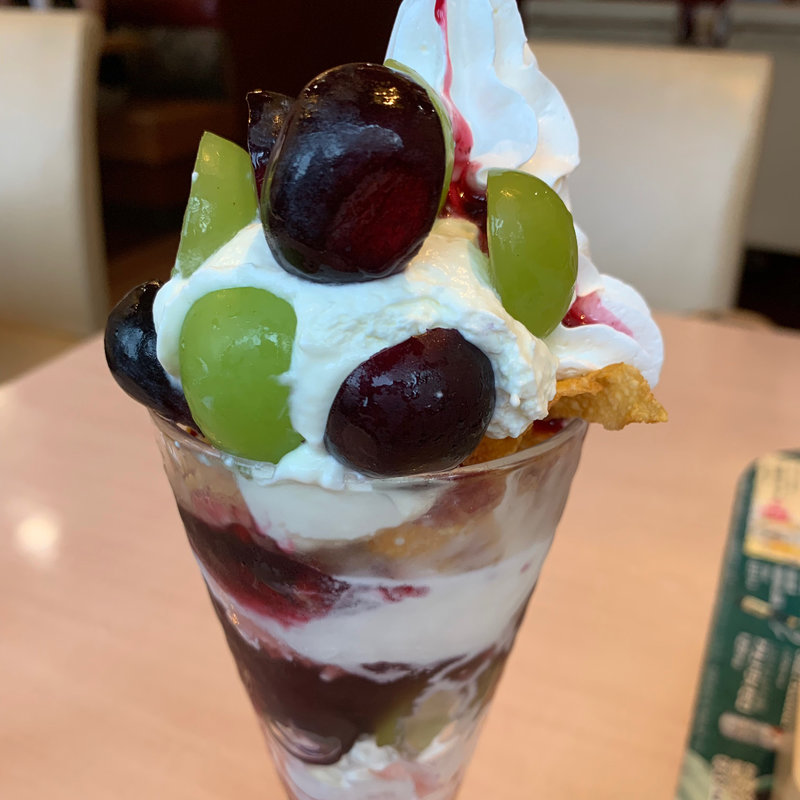 ぶどう2色パフェ(ジョナサン)