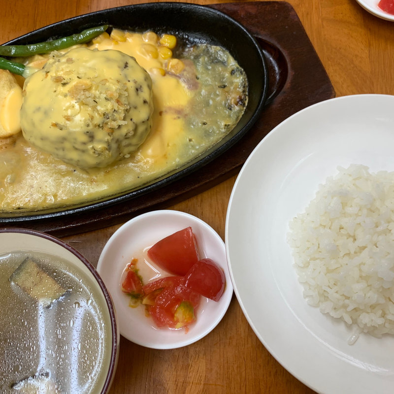 ハンバーグ(チーズソース)(レストランまつもと)