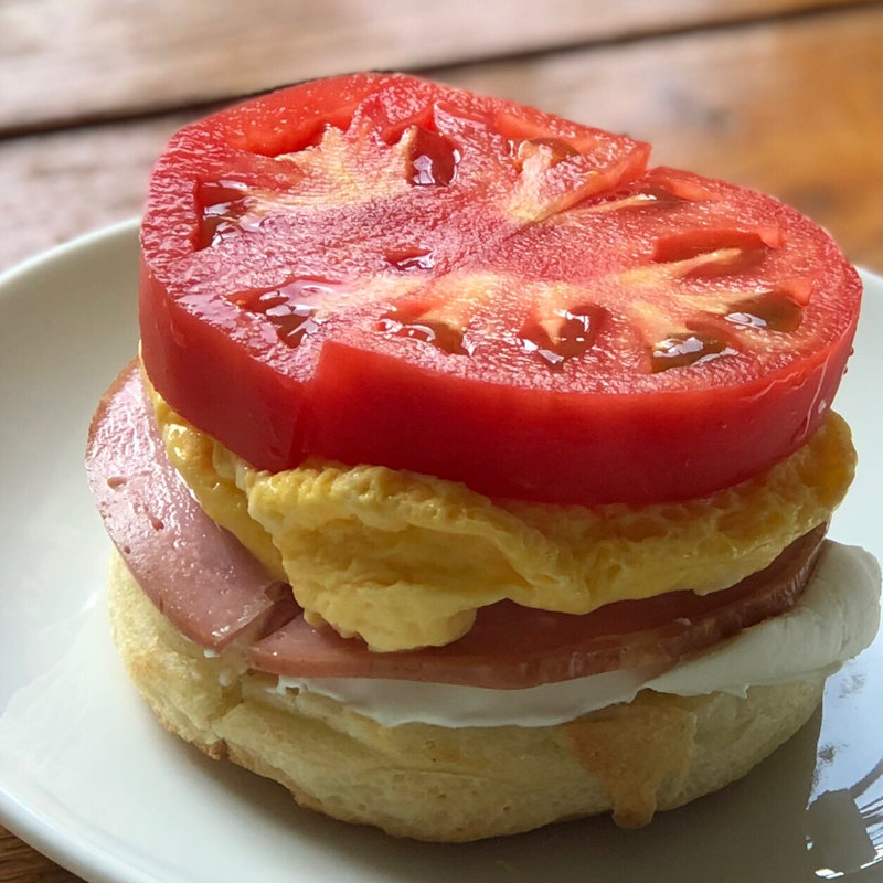 バター＆卵＋ハム・トマト(クランペット カフェ （CRUMPET CAFE）)