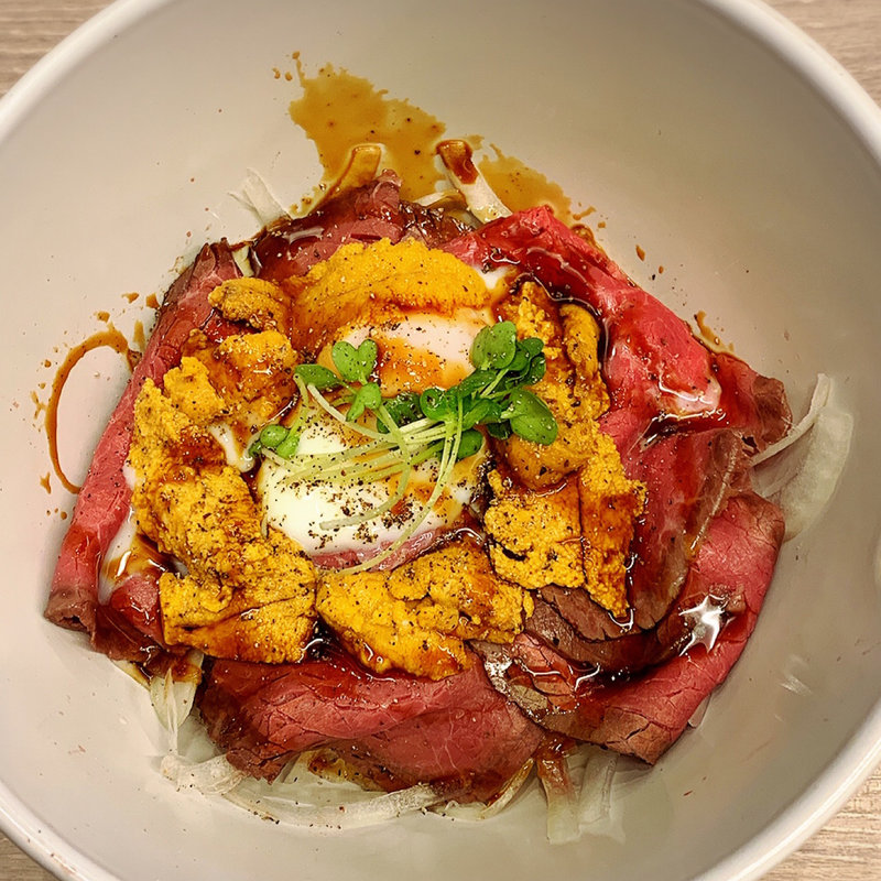 ローストビーフ丼 ウニしょうゆ仕立て(ニク トク (niku TOKU))
