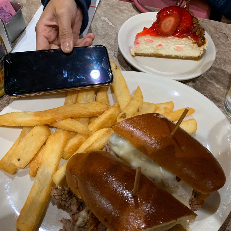 strawberry cheese cake & melted sandwich (Junior's)