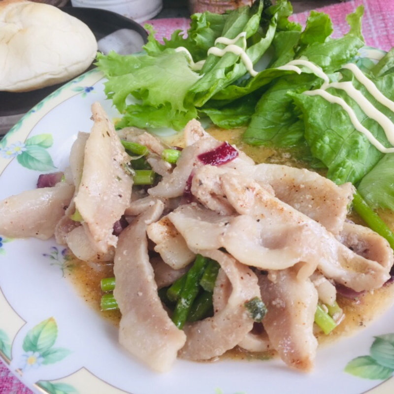 アスパラの豚トロ焼き (BOXX Coffee & X-presso)