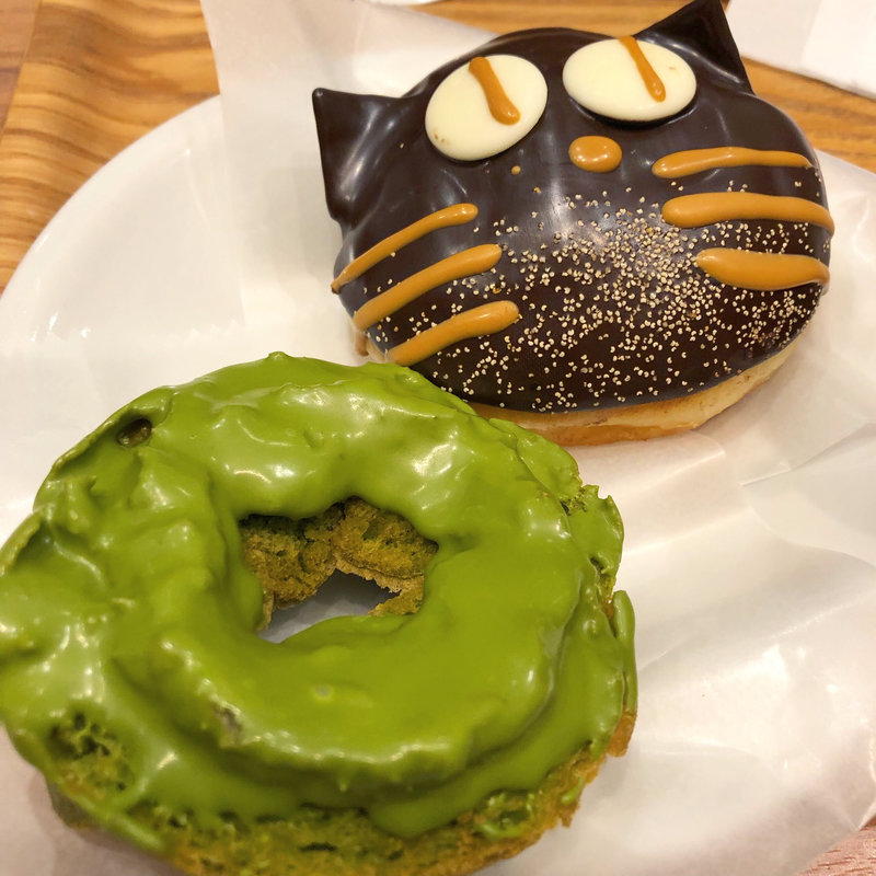 黒ネコ"マロン"(クリスピー・クリーム・ドーナツ 有楽町トイシア店)