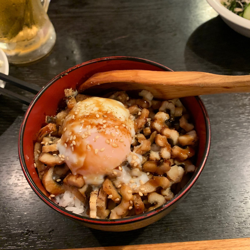 刻み煮穴子丼 温玉のせ(魚串さくらさく 三田店)